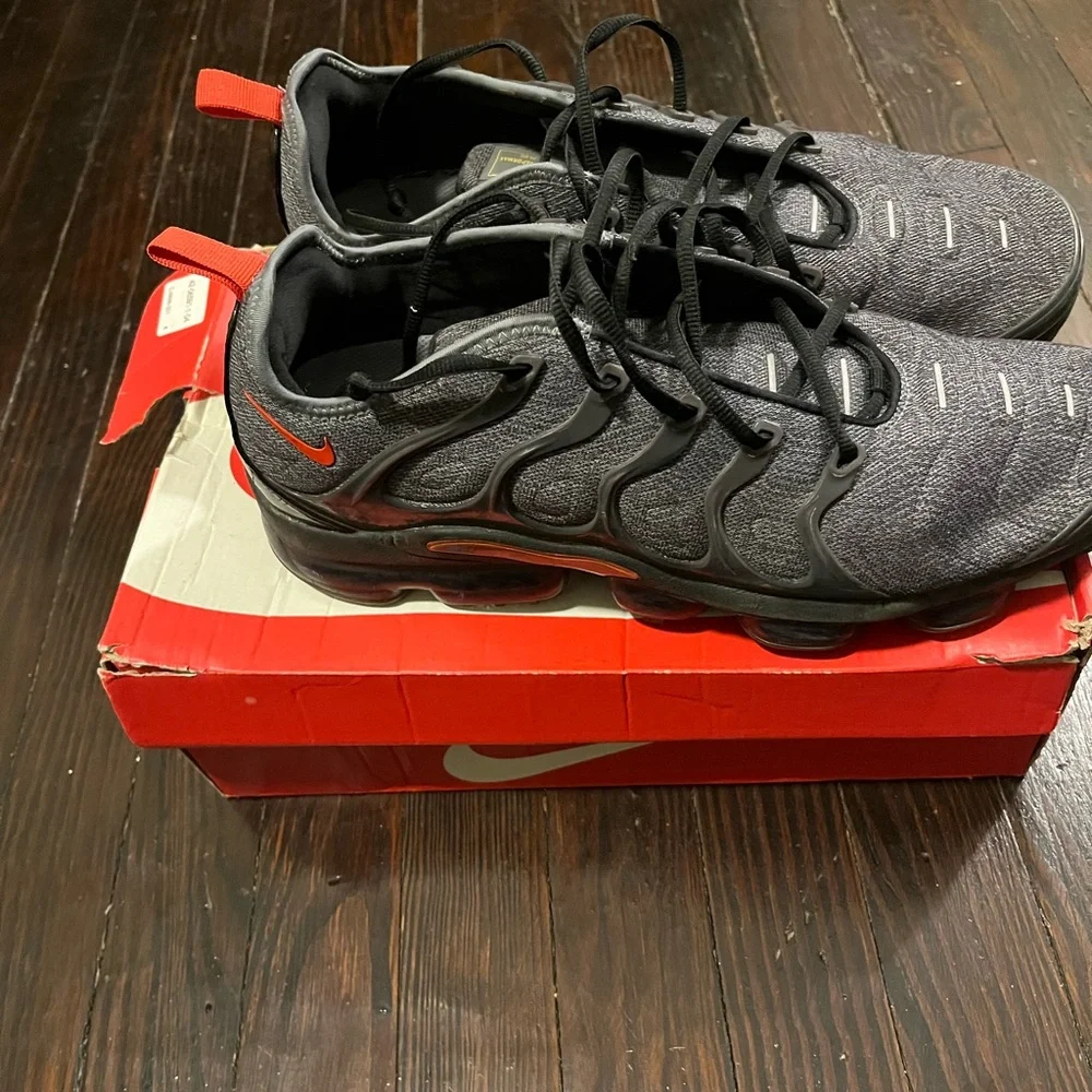 Nike AIR VAPORMAX PLUS Men’s Size 13/Women’s 14.5 - Picture 2 of 16